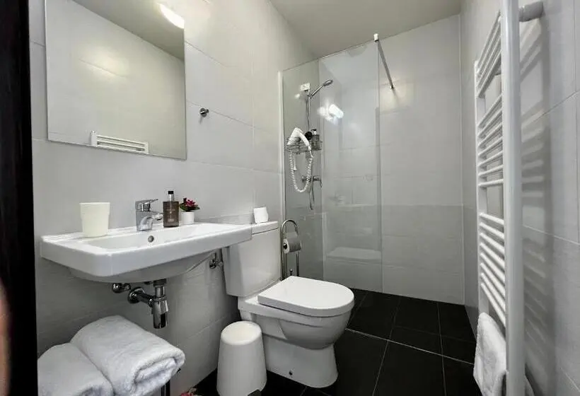 Standard Kolmen Hengen Huone Parveke, Grand Petit Hotel Ex Shato Gesson