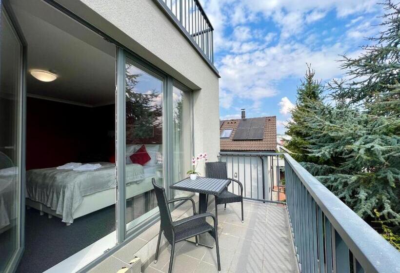 اتاق استاندارد سه تخته با بالکن, Grand Petit Hotel Ex Shato Gesson