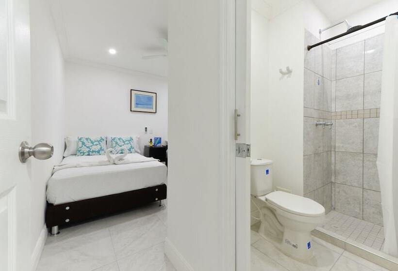 Quarto Triplo Estandar, Las Lunas