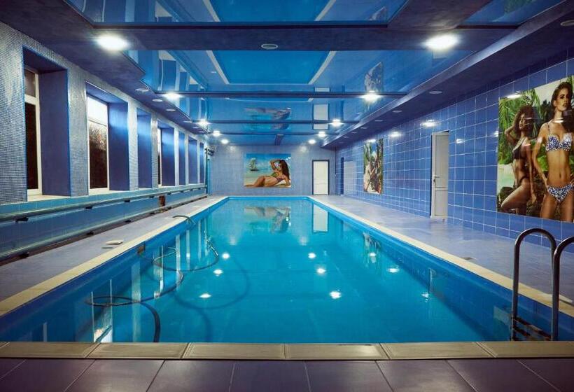 اتاق لوکس با تخت بزرگ, Royal