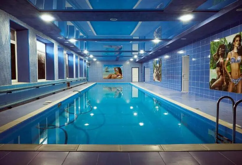 اتاق لوکس با تخت بزرگ, Royal