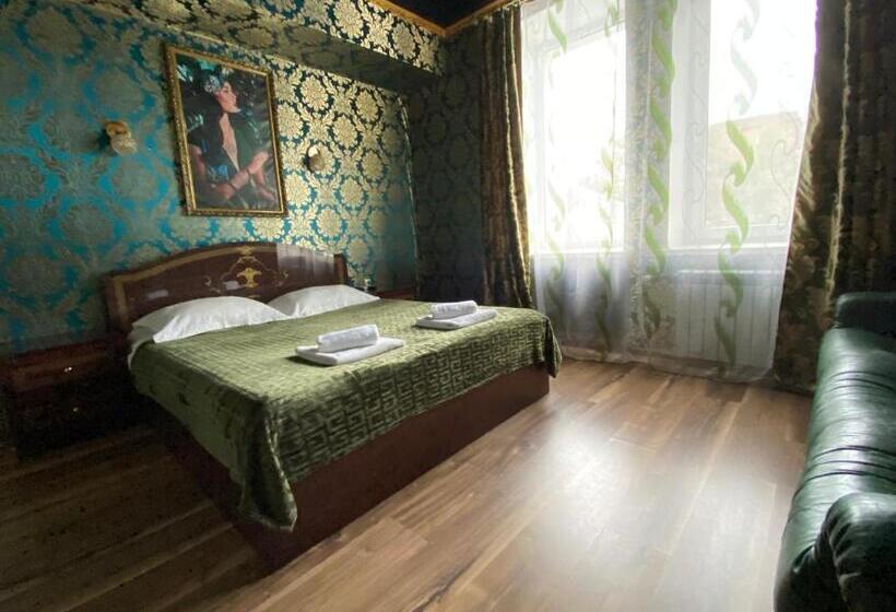 اتاق لوکس با تخت بزرگ, Royal