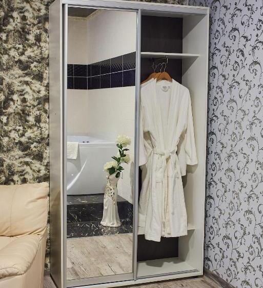 سوئیت با وان آب گرم, Royal