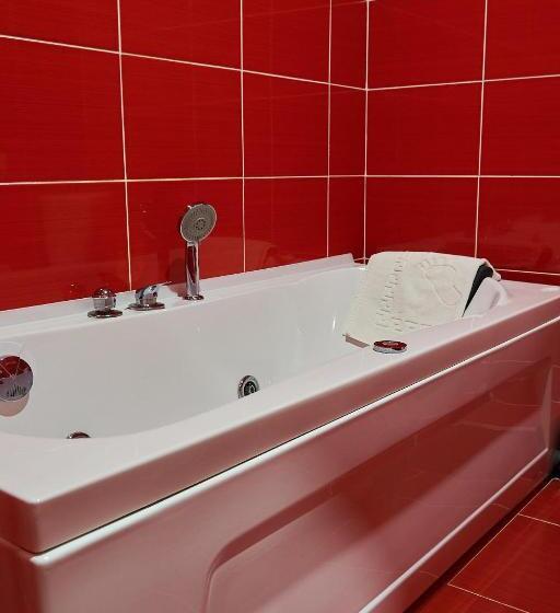 اتاق لوکس سه تخته, Royal