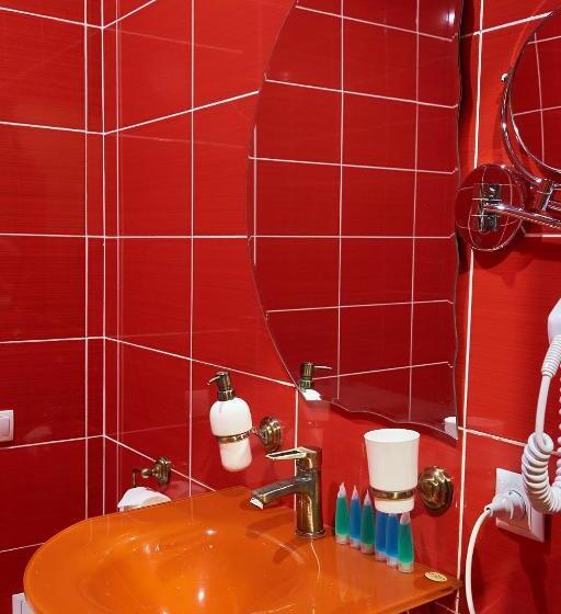 اتاق لوکس سه تخته, Royal