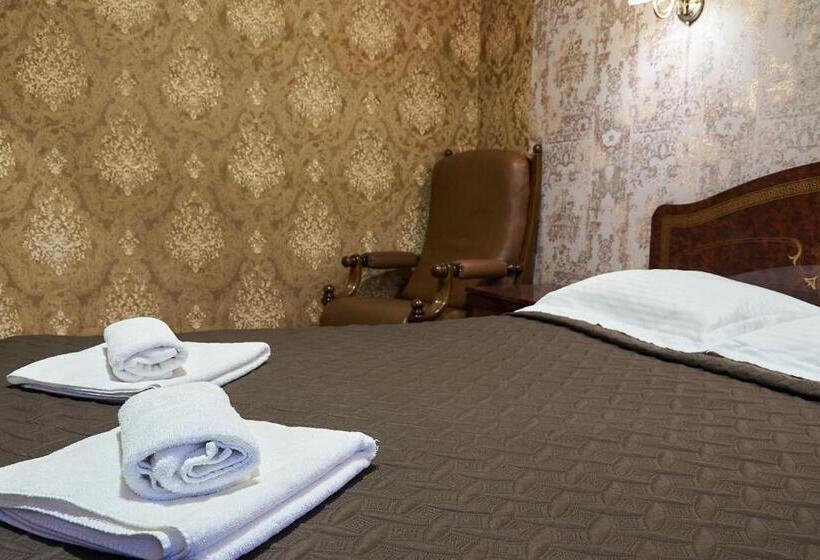 اتاق لوکس سه تخته, Royal