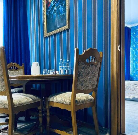 سوییت خانوادگی, Royal