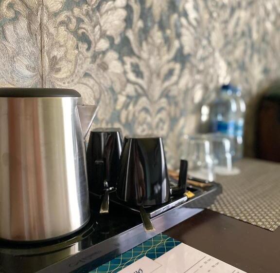 اتاق لوکس با تخت بزرگ, Royal