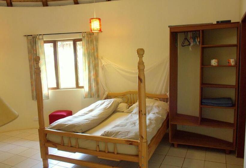 سوییت با چشم‌انداز استخر, Banda Lodge
