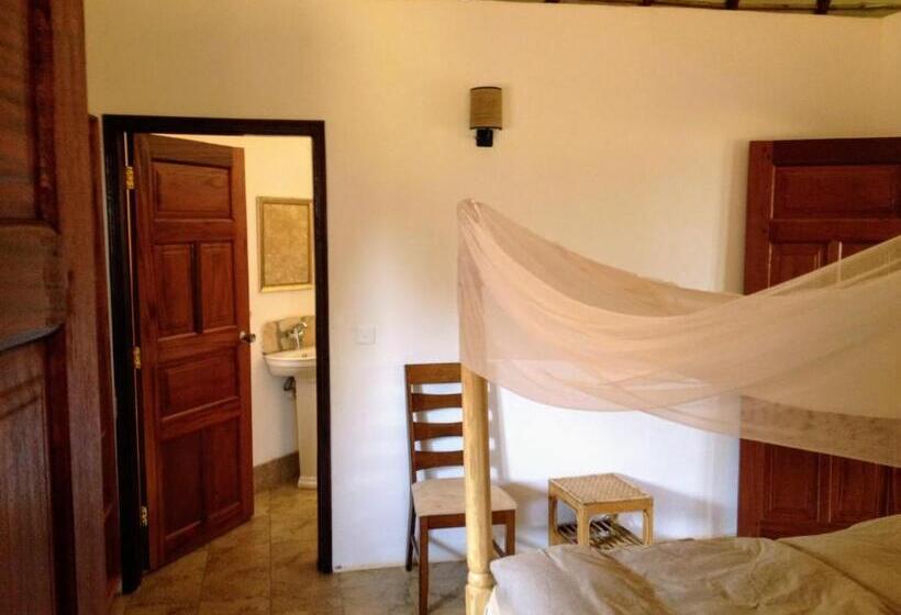 سوییت خانوادگی, Banda Lodge