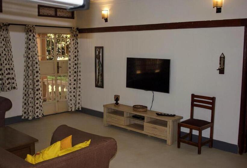 ویلای 1 خوابه, Banda Lodge