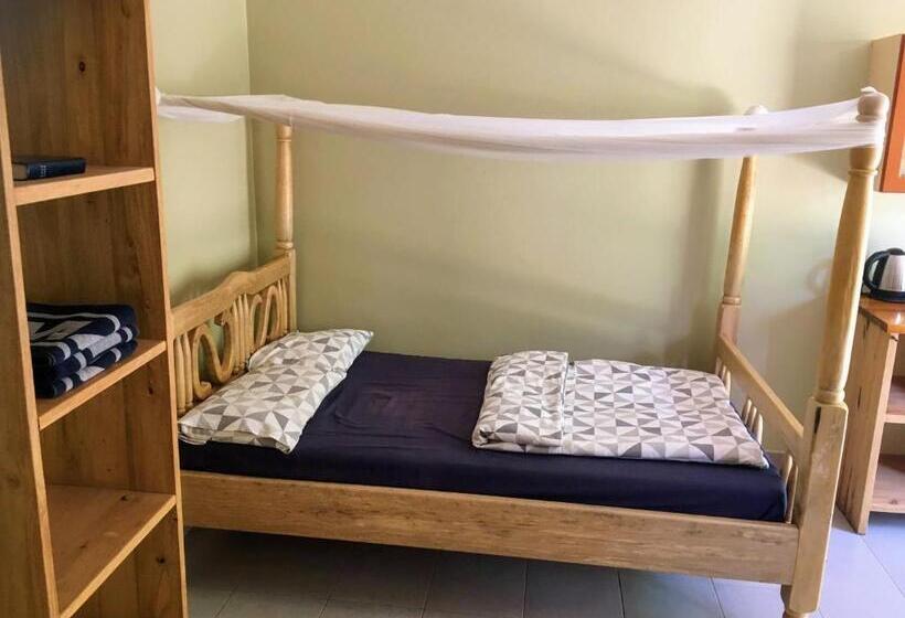 اتاق استاندارد با سرویس بهداشتی مشترک, Banda Lodge