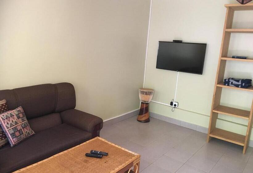اتاق استاندارد با سرویس بهداشتی مشترک, Banda Lodge