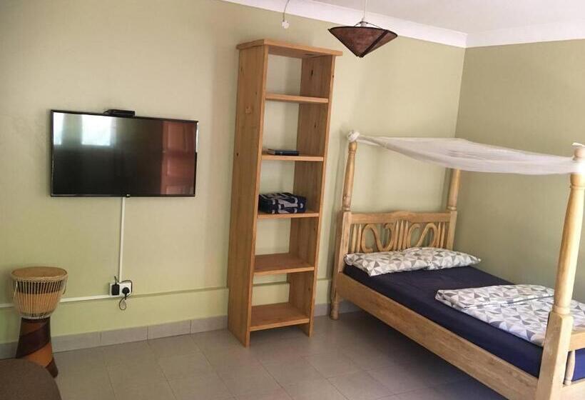 اتاق استاندارد با سرویس بهداشتی مشترک, Banda Lodge
