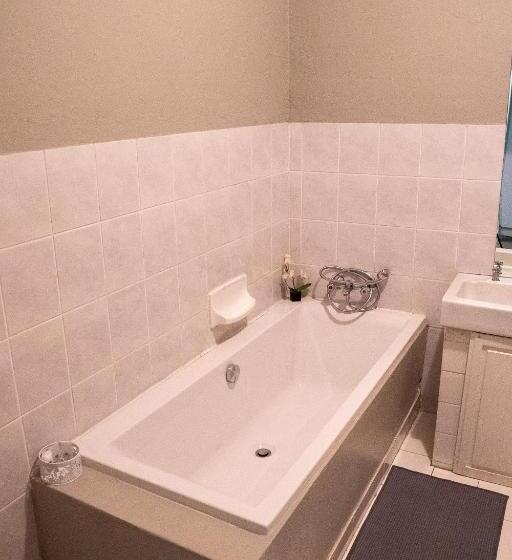 بانگلوی استاندارد, Misty Morn Cottages