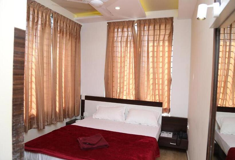 חדר דלוקס, Navaratna Palace