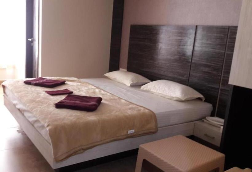 חדר דלוקס, Navaratna Palace