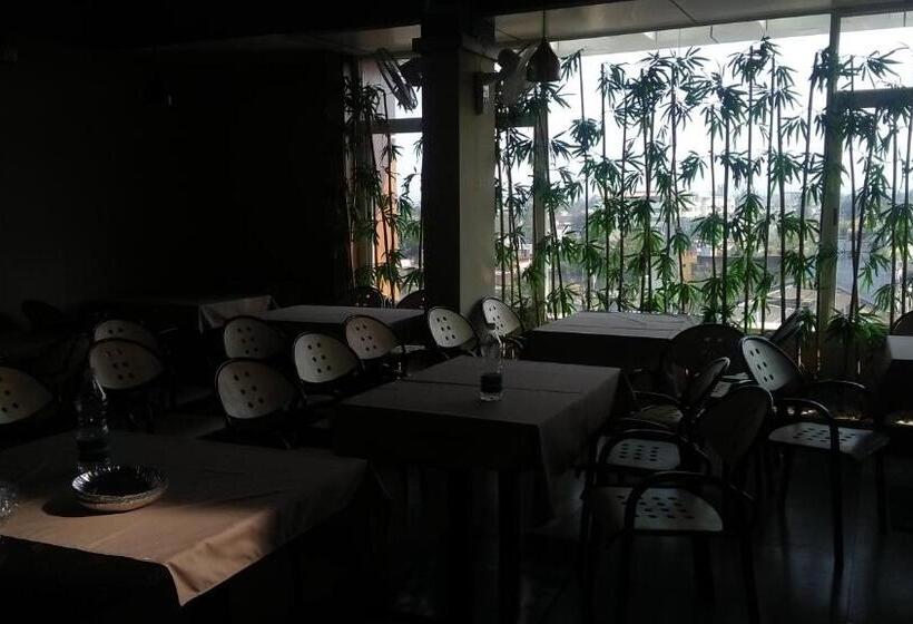 חדר דלוקס, Navaratna Palace