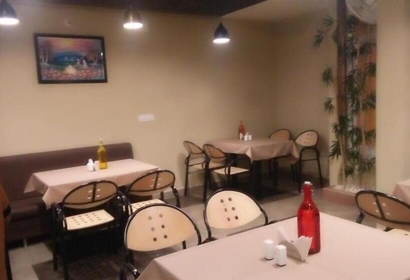 חדר דלוקס, Navaratna Palace