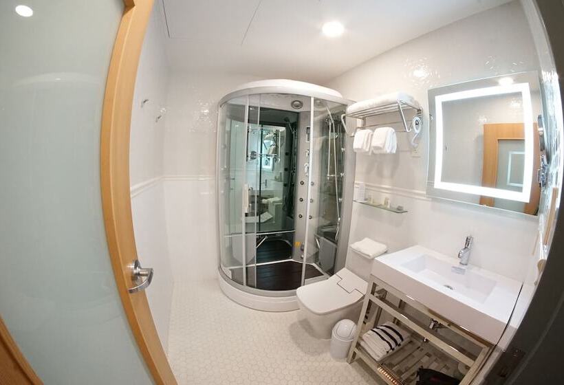 غرفة ديلوكس, Savoy