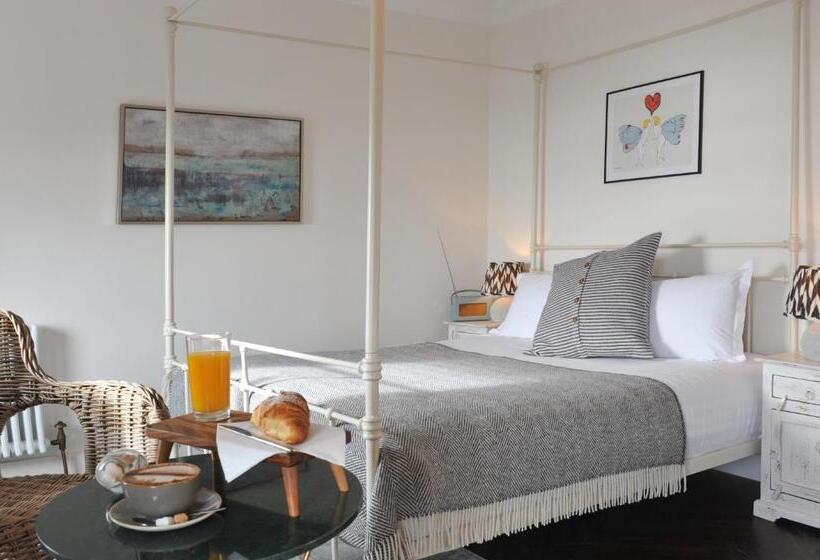 豪华海景房, The Driftwood