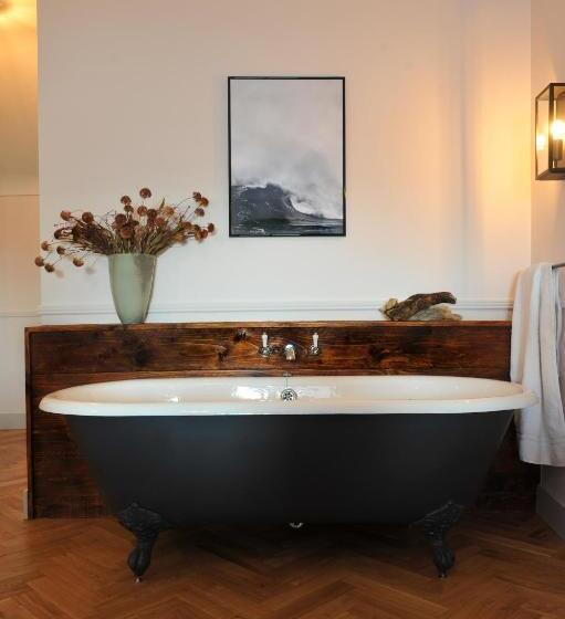 豪华海景房, The Driftwood