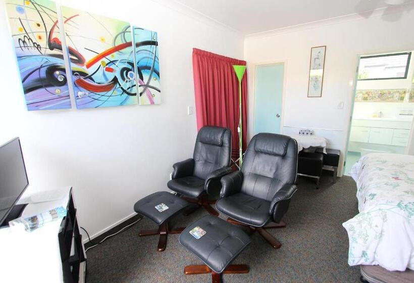 Студия Стандарт, Emotel Napier