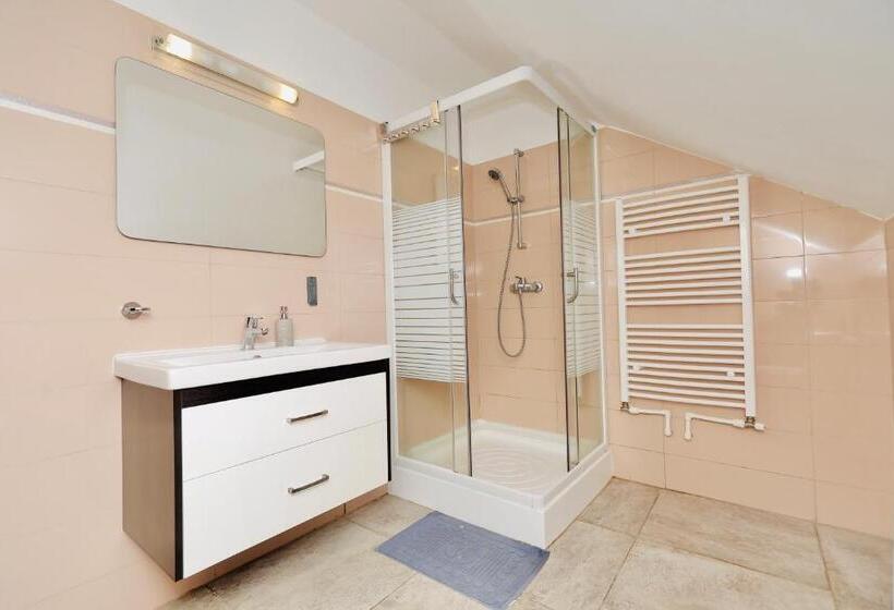 Quarto Estandar Cama King, Casa Golopența