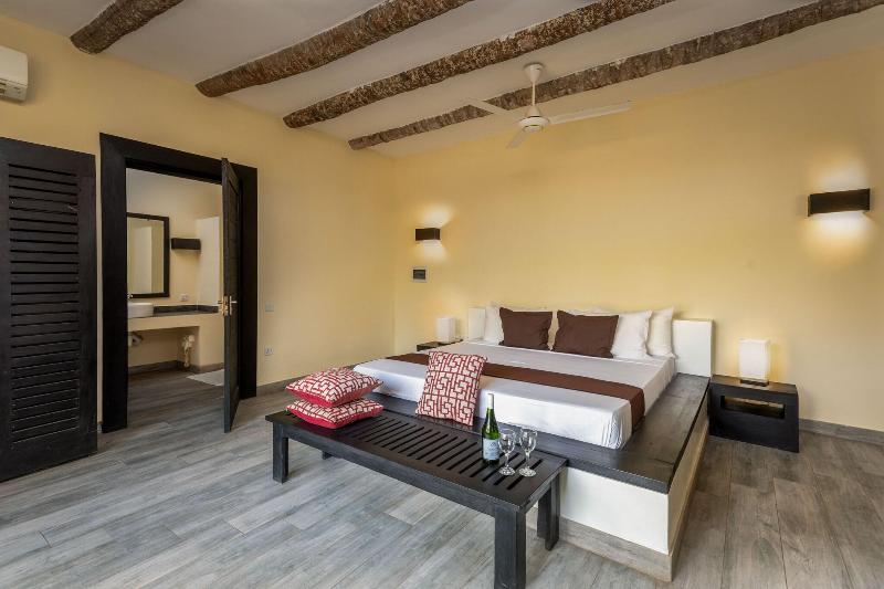 디럭스 룸 킹사이즈 침대, Blue Moon Resort