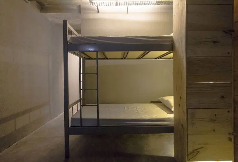 スイート, Joy Hostel & Suítes