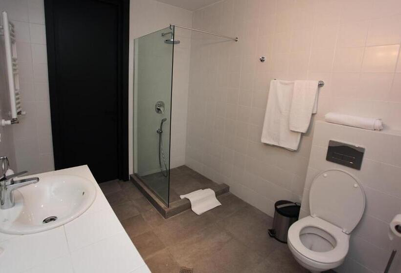 اتاق استاندارد, L.m Club