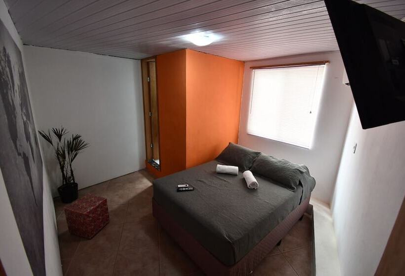 اتاق استاندارد, The Queen Hostel