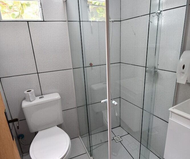 اتاق استاندارد, The Queen Hostel