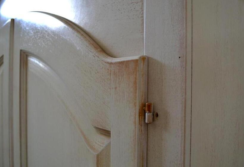 غرفة قياسية ثلاثية, Palmarì