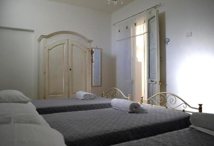 غرفة قياسية ثلاثية, Palmarì