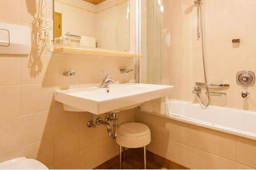 Quarto standart individual, Hell