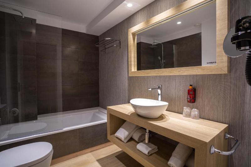 اتاق لوکس, Mövenpick Hotel Du Lac Tunis