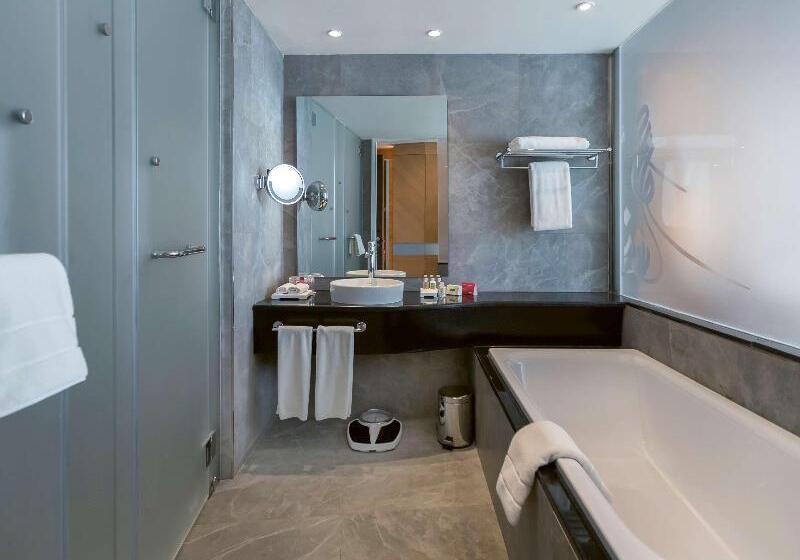 اتاق لوکس با تخت بزرگ, Mövenpick Hotel Du Lac Tunis