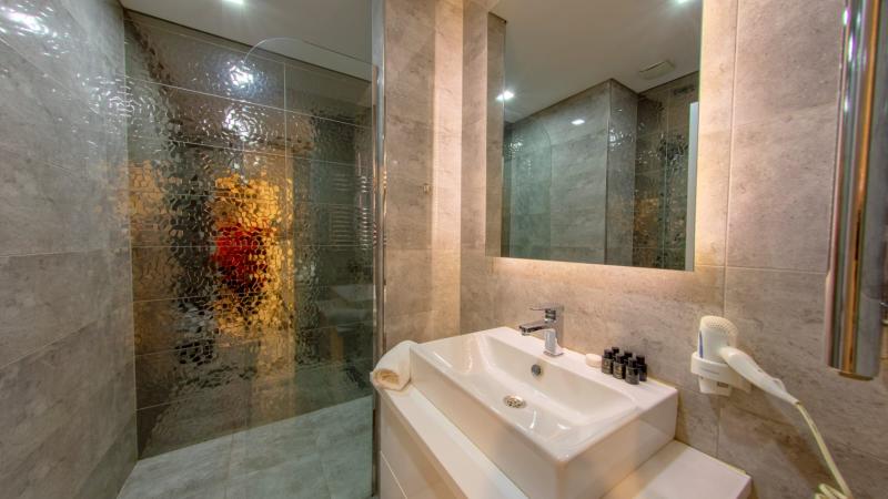 اتاق سوپریور با تخت بزرگ, Mövenpick Hotel Du Lac Tunis