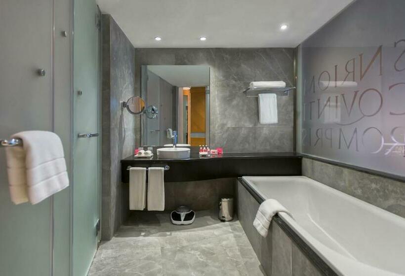 اتاق لوکس, Mövenpick Hotel Du Lac Tunis