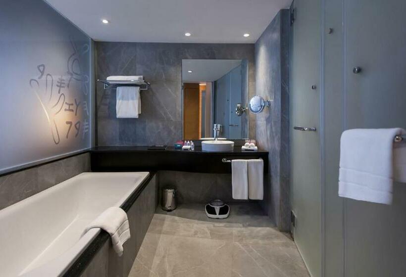 اتاق سوپریور با تخت بزرگ, Mövenpick Hotel Du Lac Tunis