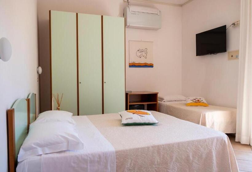 غرفة قياسية ثلاثية مزودة بشرفة, Orsa Maggiore