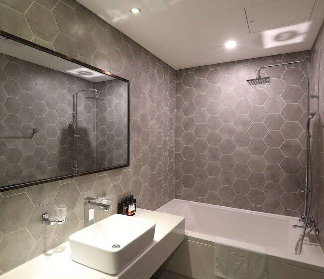 デラックスルーム, Rest