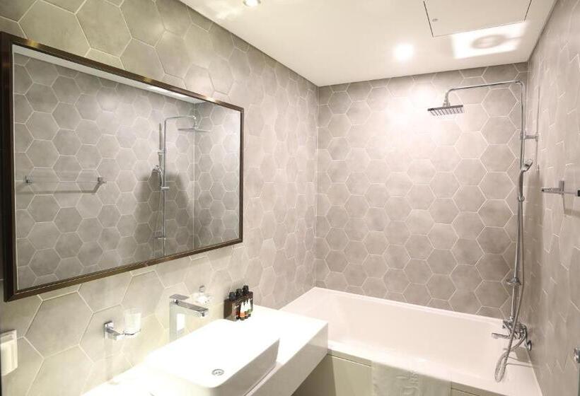 デラックスルーム, Rest