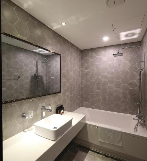 デラックスルーム, Rest