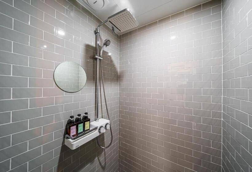 スタンダードルーム, Rest