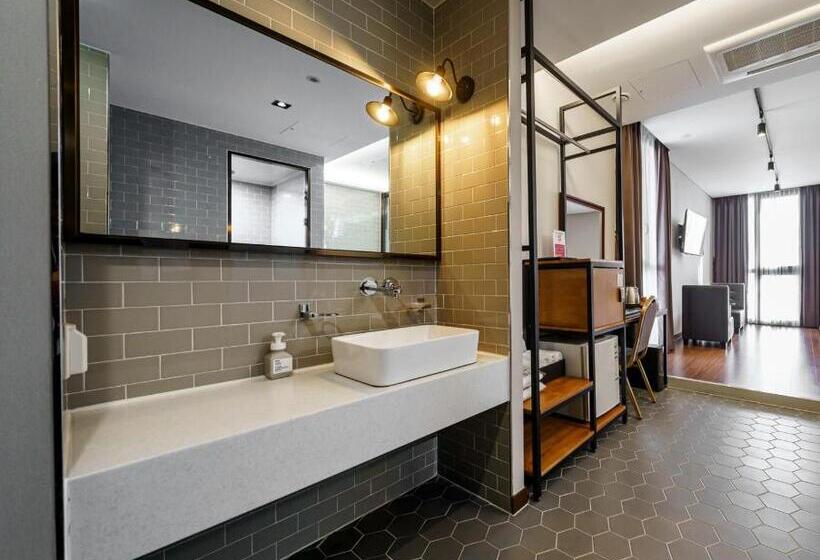 スタンダードルーム, Rest