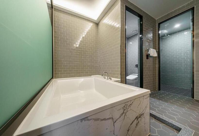 スタンダードルーム, Rest