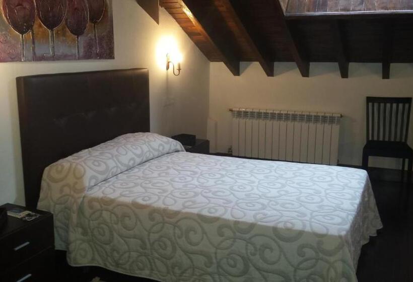 غرفة قياسية ثلاثية, Rural Palacio De Galceran