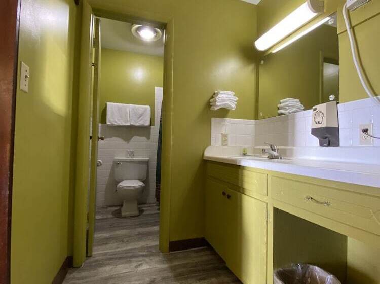 غرفه قياسيه سريرين مزدوجين, Lincoln Motel